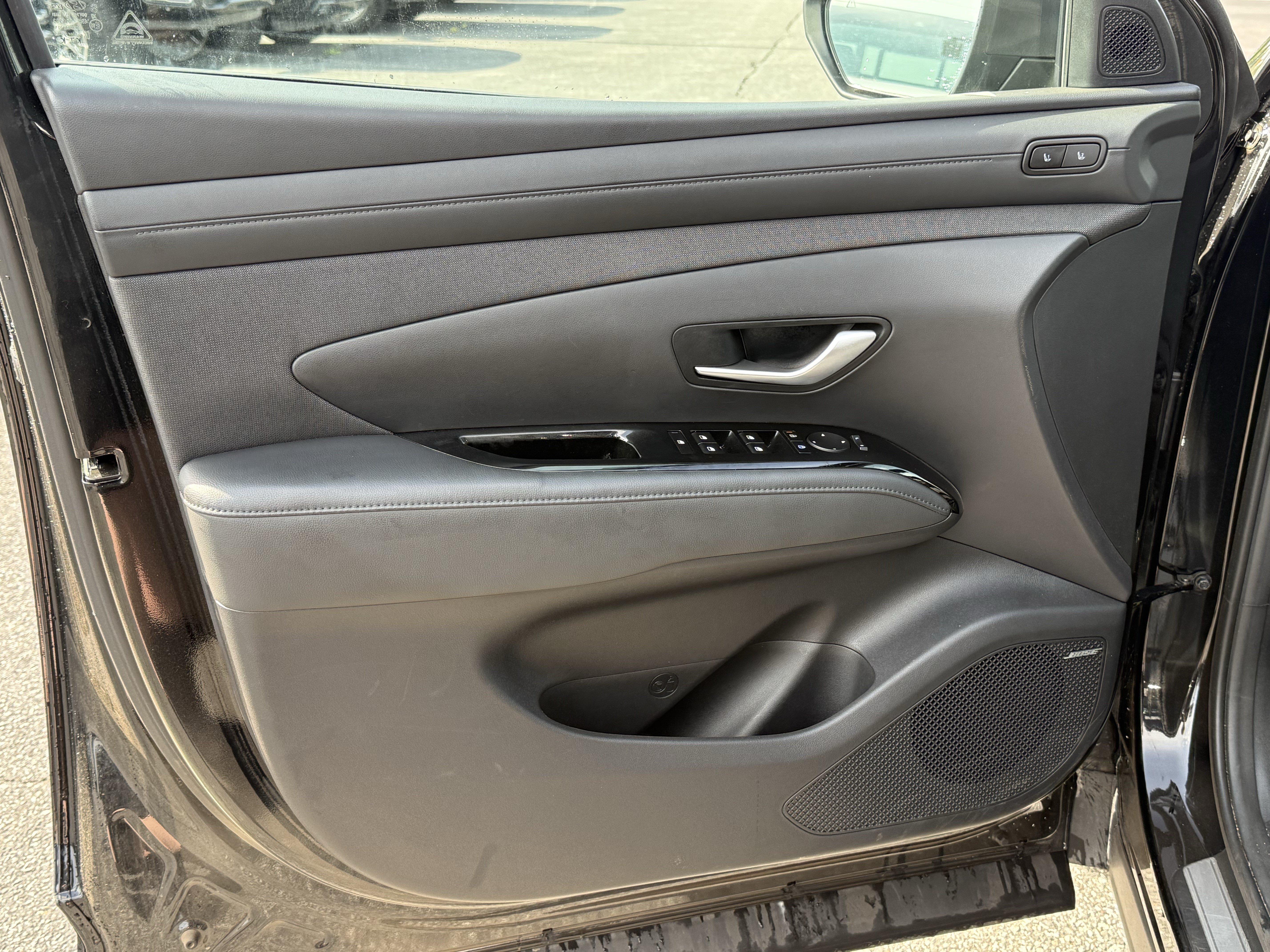 Used 2025 Hyundai Tucson Limited FWD image 11