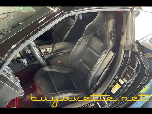 Used 2016 Chevrolet Corvette Z06 w/ 3LZ Preferred Equipment Group RWD image 18