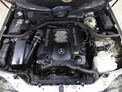 Used 1999 Mercedes-Benz E 320 4MATIC Sedan image 11