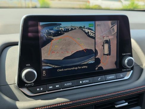 Used 2025 Nissan Rogue SV image 29