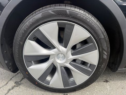 Used 2023 Tesla Model Y Long Range AWD/4WD image 49