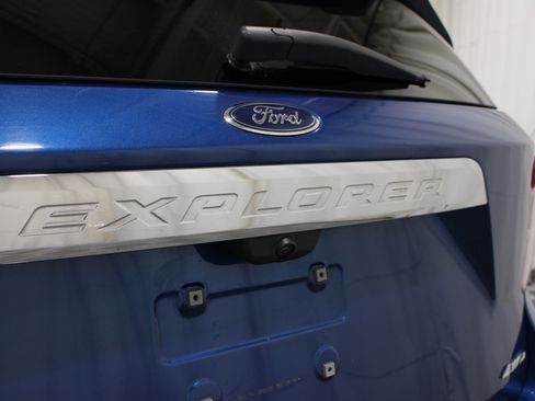 Used 2021 Ford Explorer Limited AWD/4WD image 31