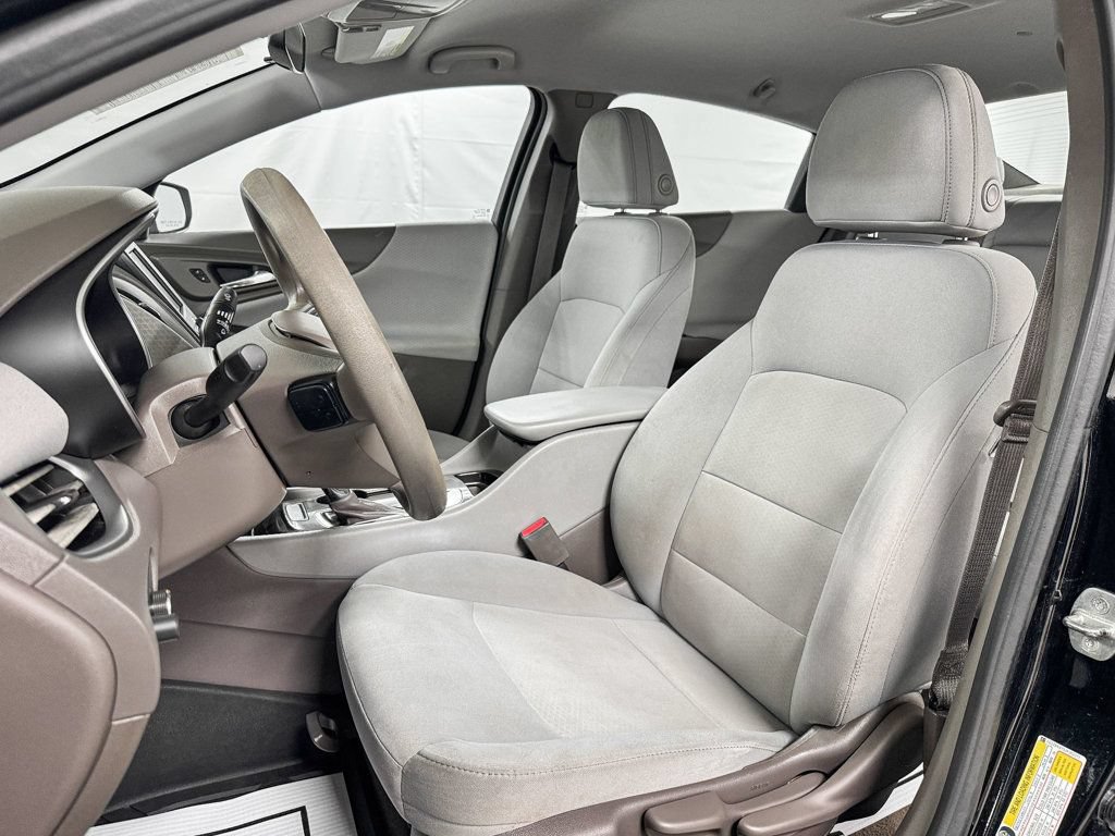 Used 2018 Chevrolet Malibu LS FWD image 9