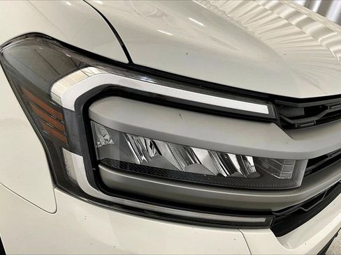 Used 2024 Ford Expedition XLT image 12