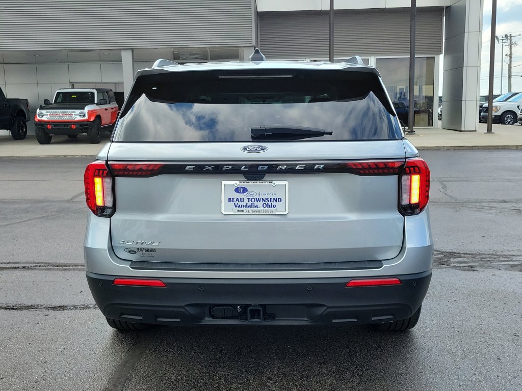 Certified 2025 Ford Explorer Active RWD image 5