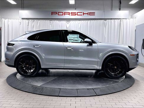 New 2026 Porsche Cayenne Coupe AWD/4WD image 8