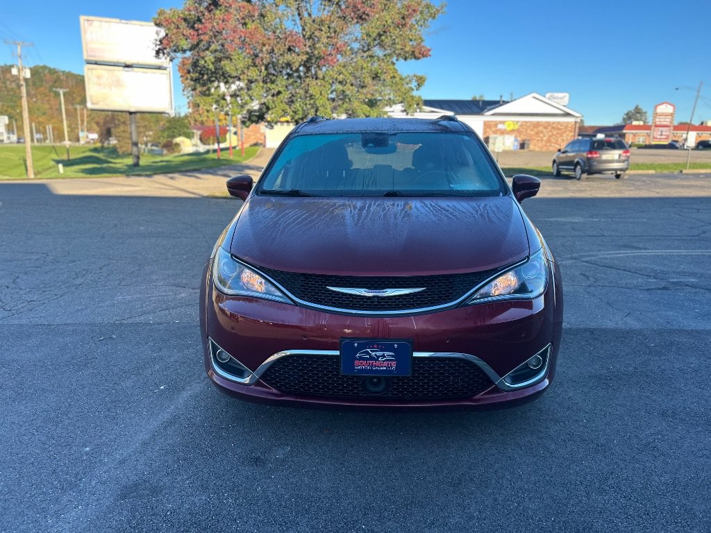 Used 2019 Chrysler Pacifica Touring-L Plus w/ Advanced Safetytec Group FWD image 2