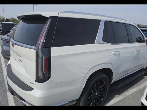 Used 2024 Cadillac Escalade Premium Luxury w/ Performance Package AWD/4WD image 8