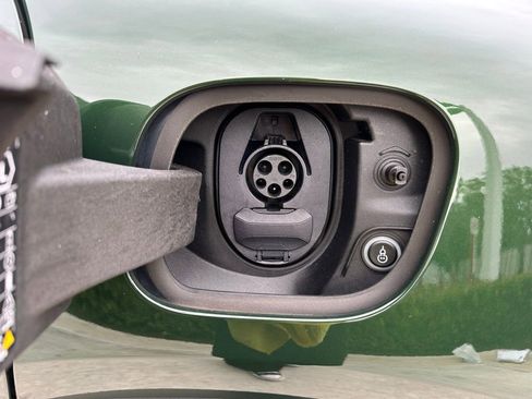 Certified 2025 Porsche Macan 4S Electric image 45