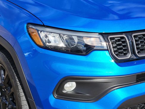 Used 2024 Jeep Compass Latitude w/ Convenience Group image 10