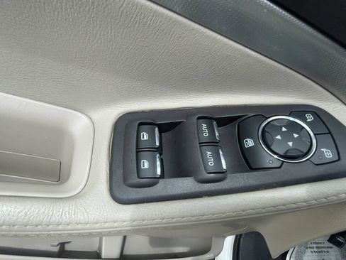 Used 2014 Ford Explorer XLT w/ Equipment Group 202A AWD/4WD image 24