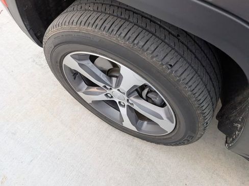 Used 2023 Jeep Grand Cherokee L Limited AWD/4WD image 8