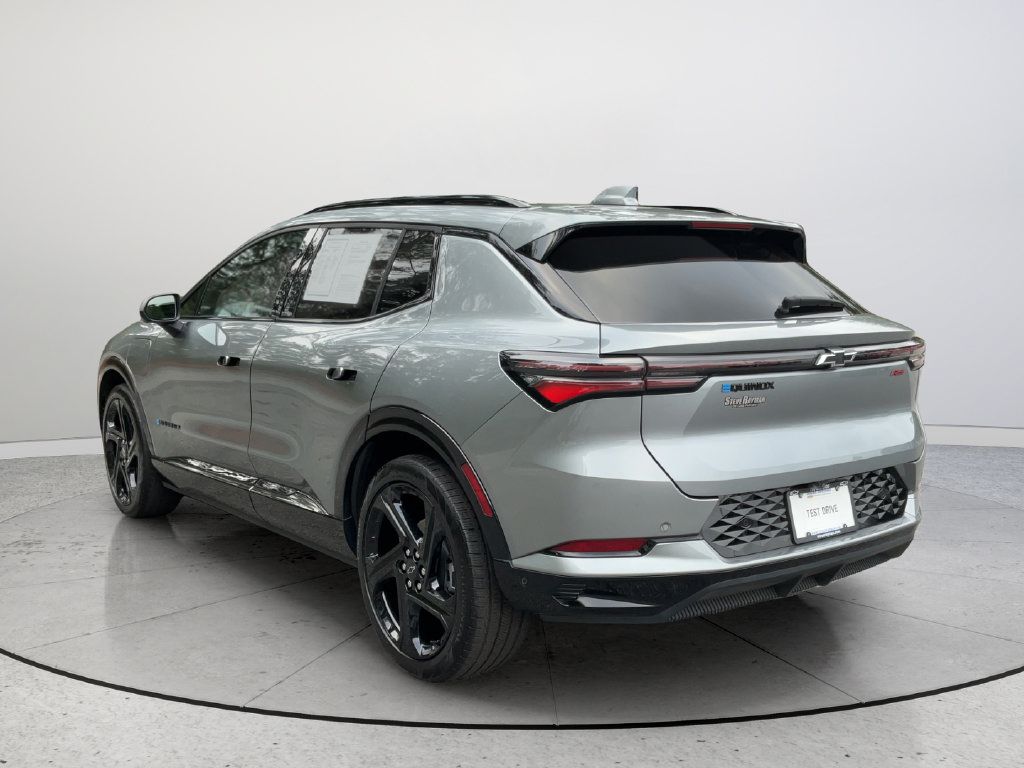 Used 2024 Chevrolet Equinox EV RS FWD image 8