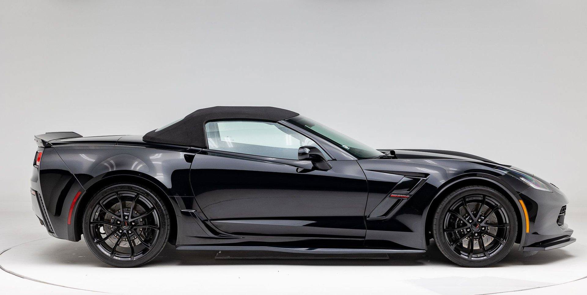 Used 2019 Chevrolet Corvette Grand Sport w/ Carbon Flash Badge Package RWD image 21