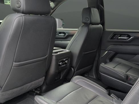 Used 2025 GMC Yukon XL Denali AWD/4WD image 24