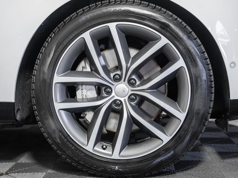 Used 2025 Land Rover Range Rover SE image 20