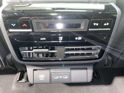 Used 2023 Acura MDX SH-AWD image 25