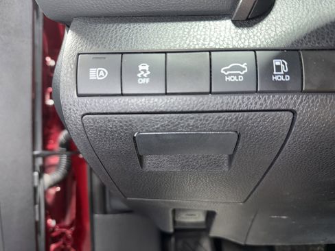 Used 2020 Toyota Camry LE image 28