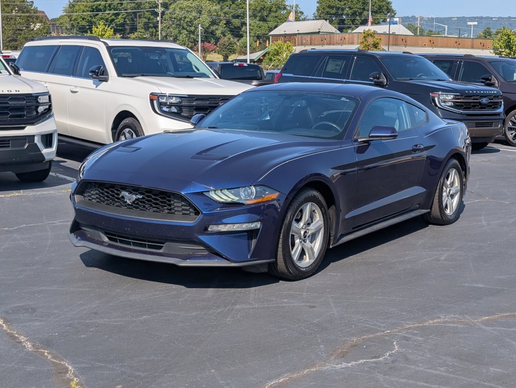 Used 2018 Ford Mustang Coupe RWD image 3