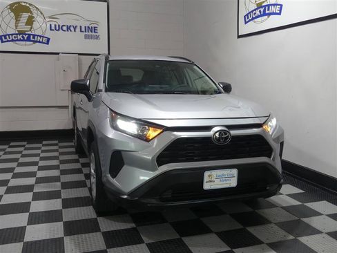 Used 2021 Toyota RAV4 LE FWD image 5