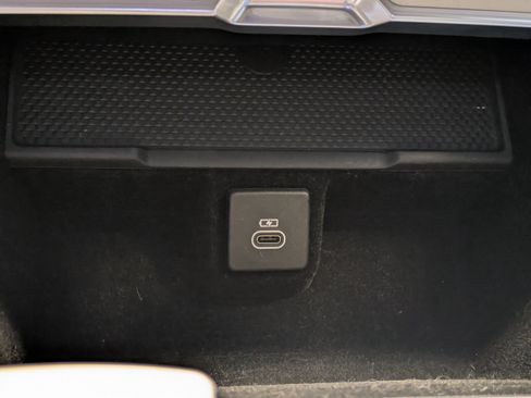 Used 2025 Land Rover Range Rover SV image 29