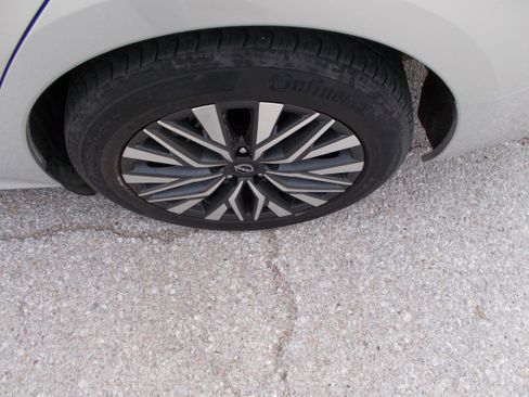 Used 2024 Nissan Altima 2.5 SV image 18