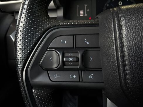Used 2025 Toyota Tacoma SR5 AWD/4WD image 36