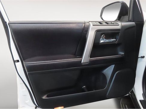 Used 2016 Toyota 4Runner SR5 Premium image 5