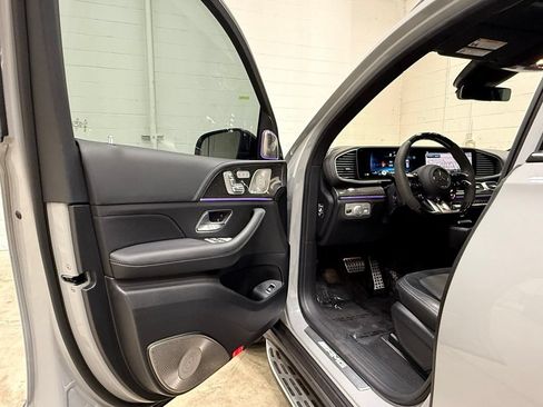 Used 2025 Mercedes-Benz GLS 63 AMG 4MATIC image 32