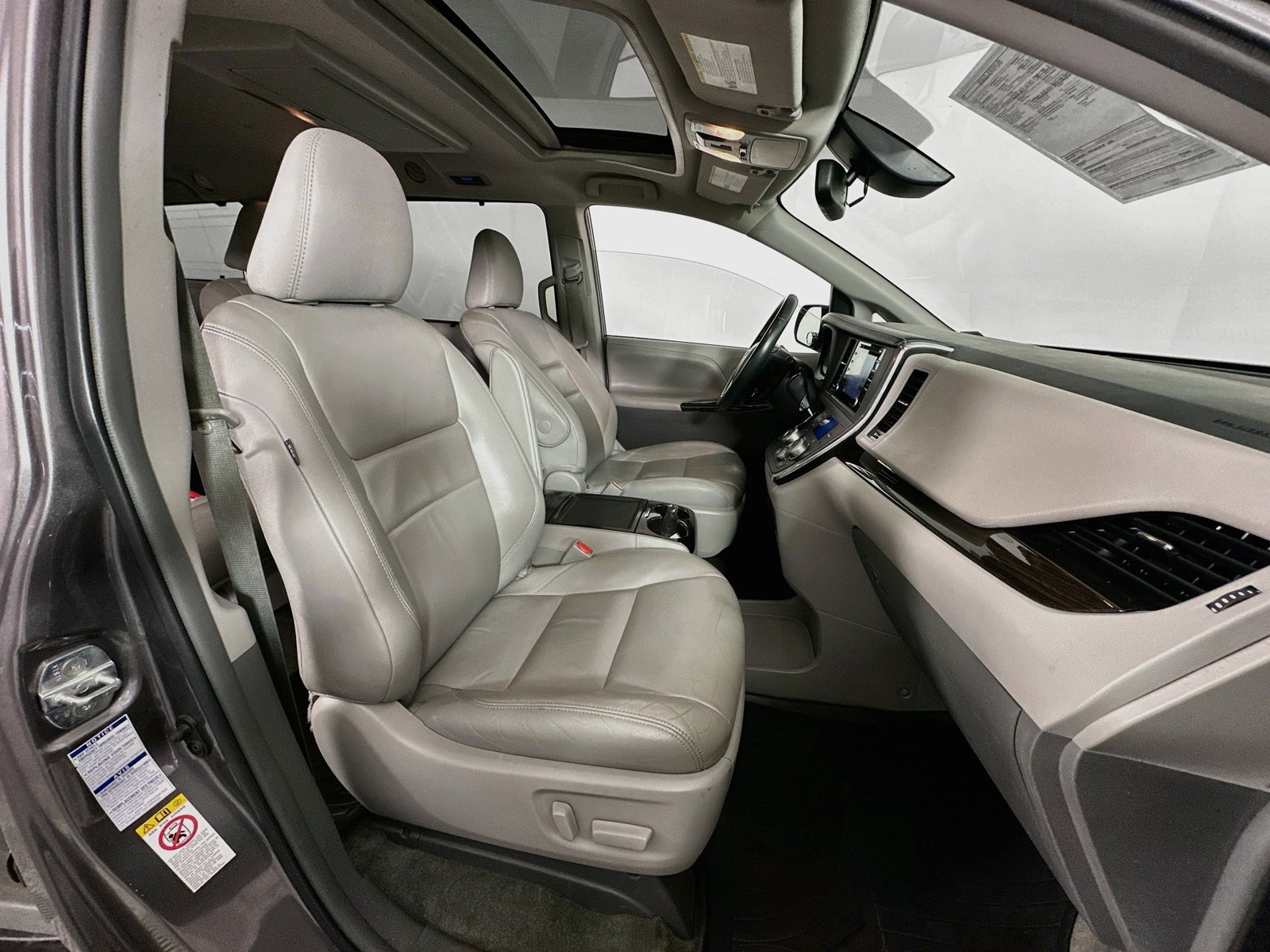 Used 2018 Toyota Sienna XLE Premium AWD/4WD image 30