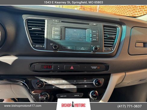 Used 2017 Kia Sedona LX image 33