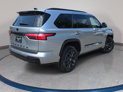 Used 2024 Toyota Sequoia Platinum AWD/4WD image 5