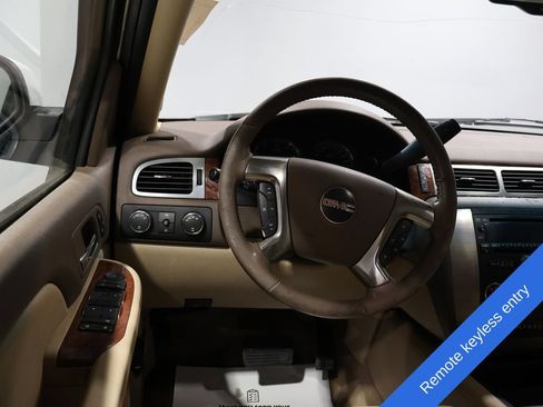 Used 2007 GMC Yukon SLT w/ SLT Preferred Equipment Group AWD/4WD image 3