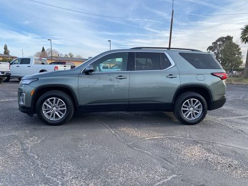Used 2023 Chevrolet Traverse LT image 3