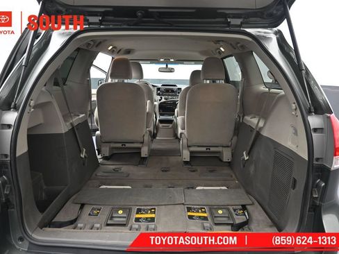Used 2014 Toyota Sienna LE AWD/4WD image 25