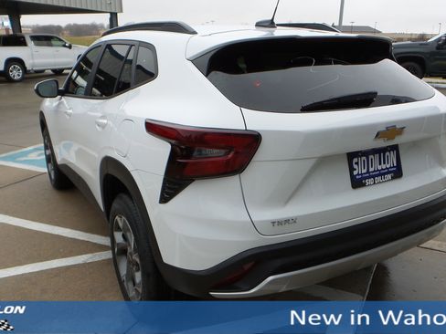 New 2026 Chevrolet Trax LT image 3