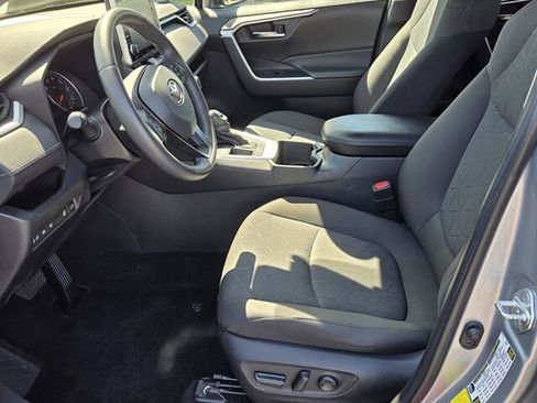 Used 2022 Toyota RAV4 XLE w/ Convenience Package image 7