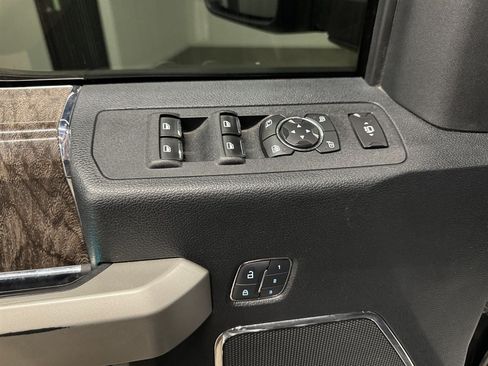Used 2018 Ford F250 Lariat w/ Lariat Ultimate Package AWD/4WD image 32