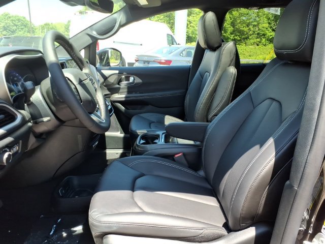 New 2027 Chrysler Pacifica Select AWD/4WD image 8