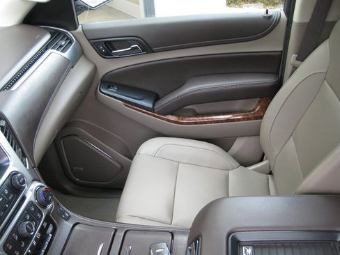 Used 2019 Chevrolet Tahoe Premier RWD image 26