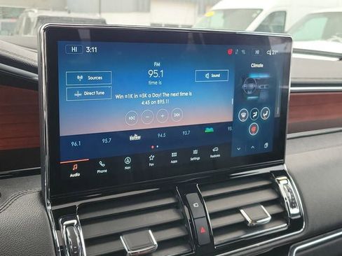 Used 2023 Lincoln Navigator Reserve AWD/4WD image 16