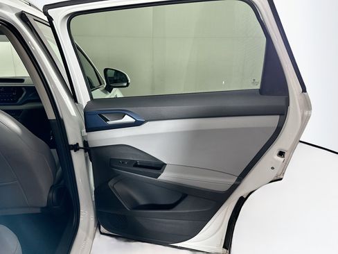 Used 2024 Volkswagen Taos SE image 29