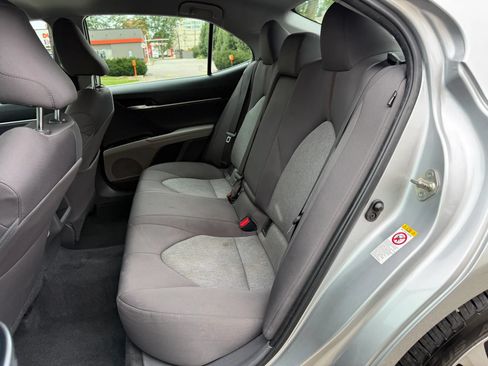 Used 2018 Toyota Camry LE FWD image 13