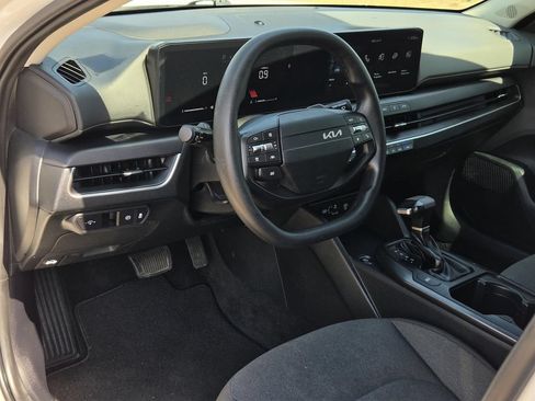 Used 2025 Kia K4 FWD image 30
