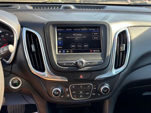 Used 2020 Chevrolet Equinox LT AWD/4WD image 11