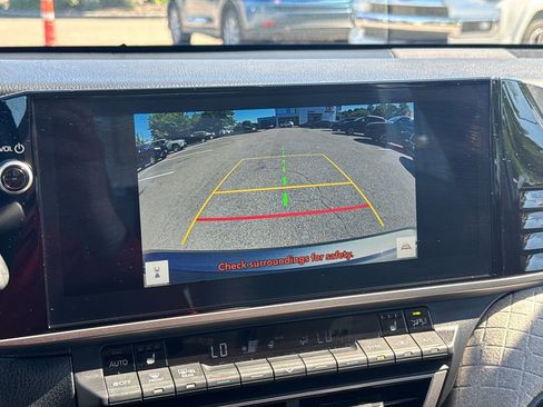 Used 2025 Toyota Camry XLE AWD/4WD image 21