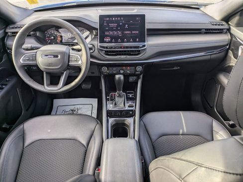 Used 2025 Jeep Compass Latitude w/ Altitude Special Edition image 13