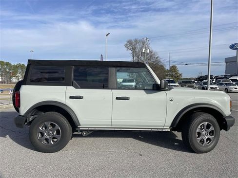 Used 2022 Ford Bronco Big Bend image 2