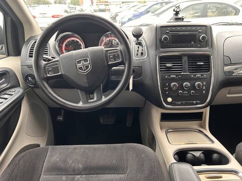 Used 2014 Dodge Grand Caravan SXT FWD image 12