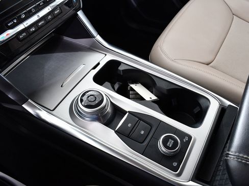 Used 2022 Ford Explorer Limited w/ Limited Technology Package image 32